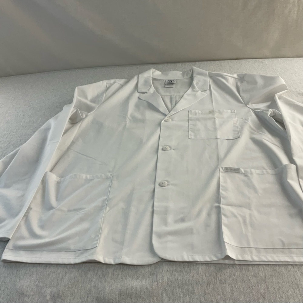 CHEROKEE UNIFORMS PROJECT LAB MODERN CLASSIC MEN’S SCRUB /LAB COAT SIZE:XL/WHITE